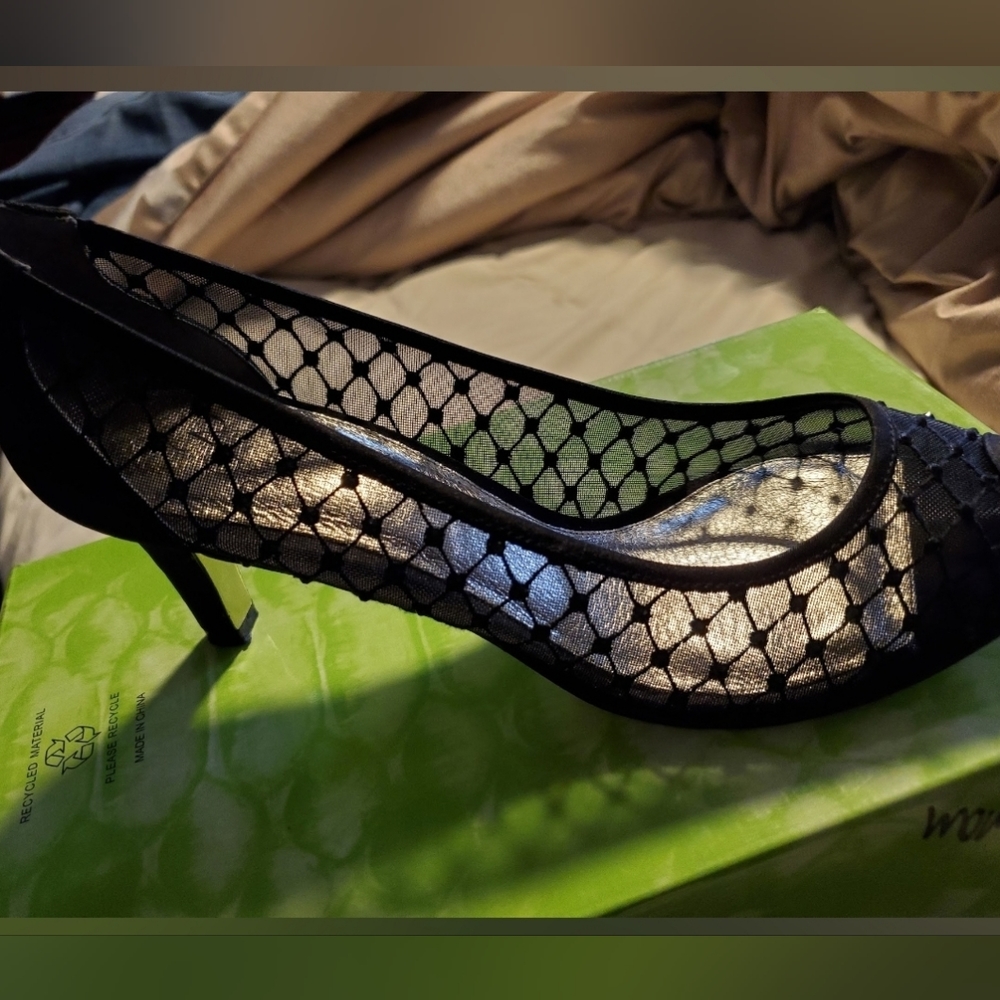 Adrianna Papell Black Dress Pump